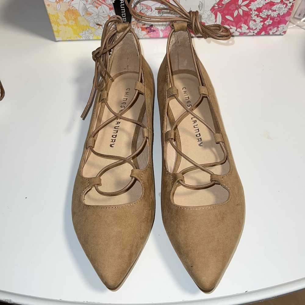 NIB CHINESE LAUNDRY Endless Summer Flat lace up